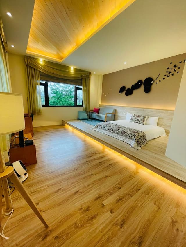 Green Light Hotel-Tall Double Room A-5