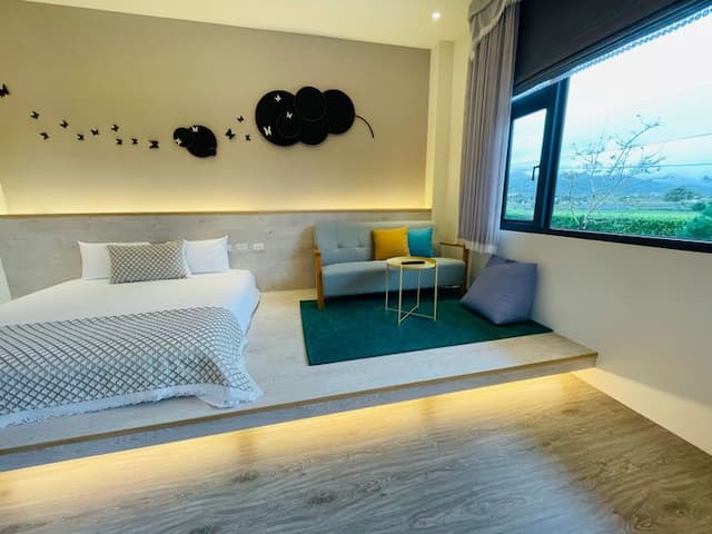 Green Light Hotel-Tall Double Room B-2