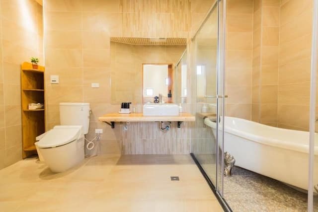 Green Light Hotel-Tall Double Room B-4