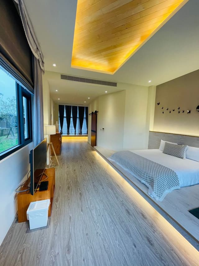 Green Light Hotel-Tall Double Room B-3