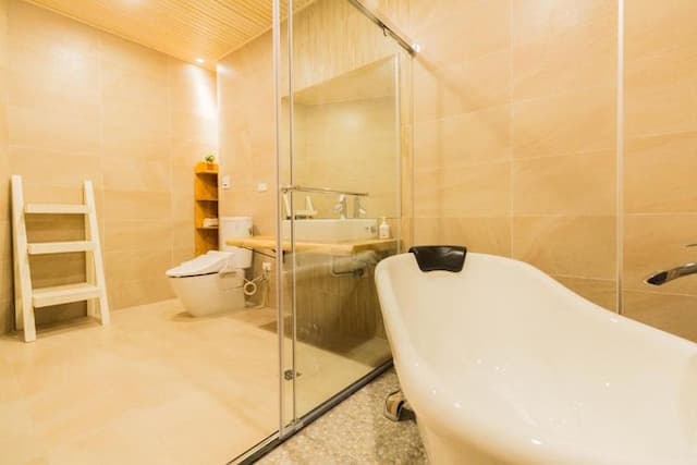 Green Light Hotel-Tall Double Room B-6