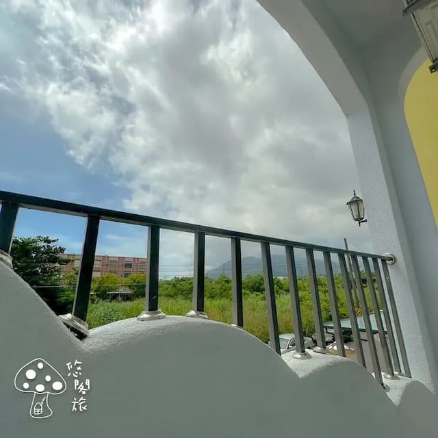 陽台望去，不遠處就是知本溫泉區