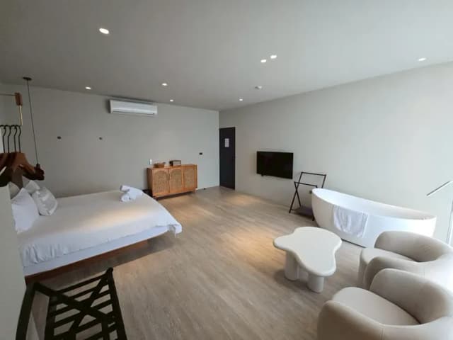 Ningxia Light-Mountain View Double Room with Bathtub-2