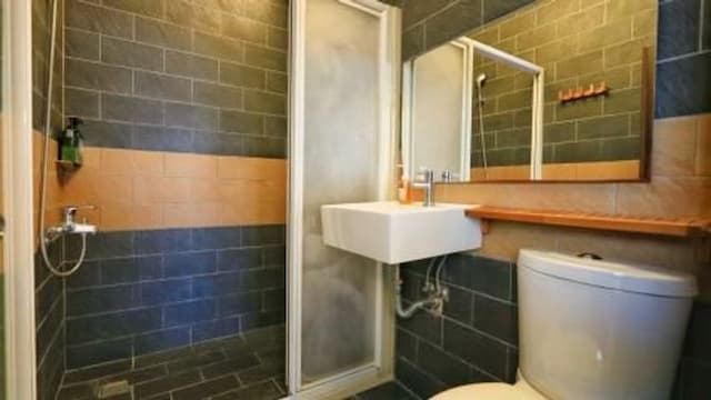 Lanhiwan Inn-Family six-person room (double bathroom)-2