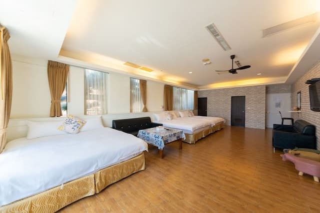 Lanhiwan Inn-Family six-person room (double bathroom)-5