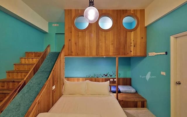 海底天空:4人房 : 由船艙看繽紛的海底世界