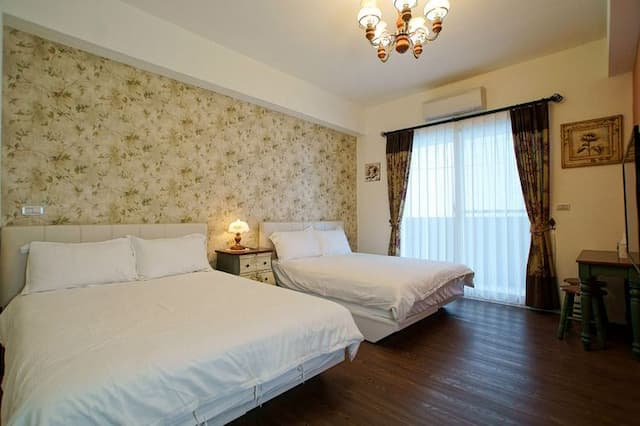 TRAVEL CATS-European Style Painted Quadruple Suite-1