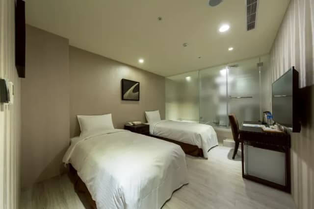 Xinshe Hotel｜Zhongli Branch-Standard Twin room without Window-4