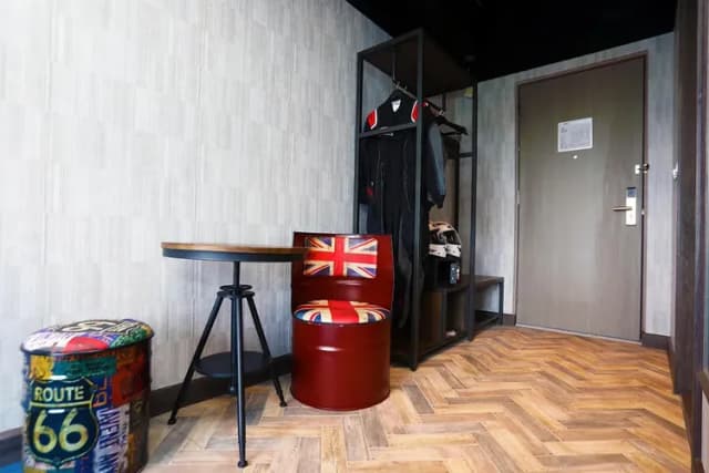 T11 T12麗寶賽車主題旅店-超能客房一床-3