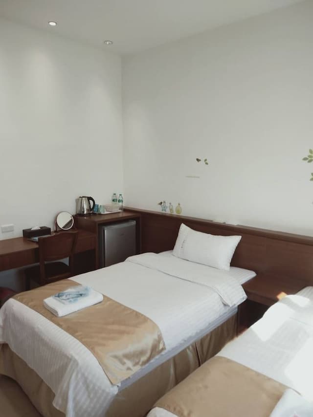 Frank B&B-Twin Room with View-2