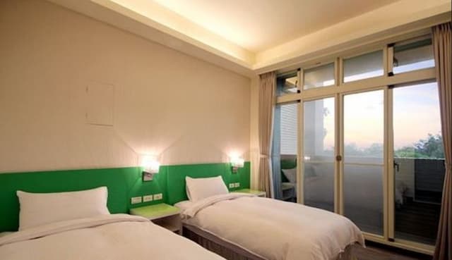 Little Backpacker-Three Person Suite-6