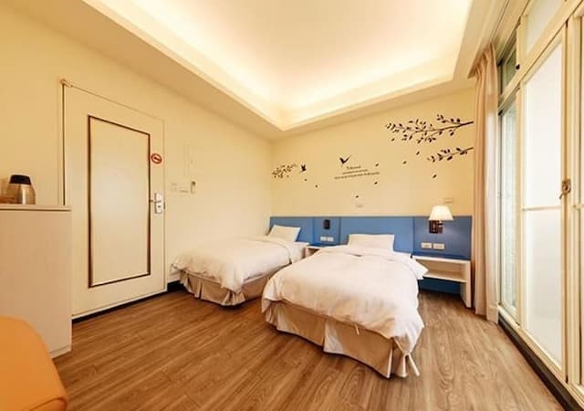 Little Backpacker-Three Person Suite-1