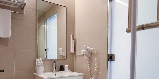 CityInn Hotel Plus Ximending Branch-Deluxe Room with Street View-7