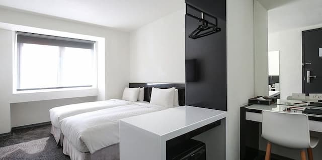 新驛旅店台中車站店-豪華雙人客房-6