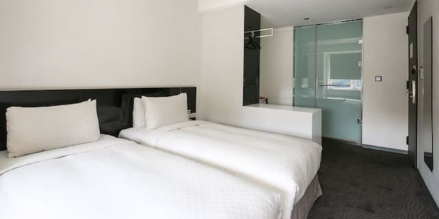 新驛旅店台中車站店-豪華雙人客房-1