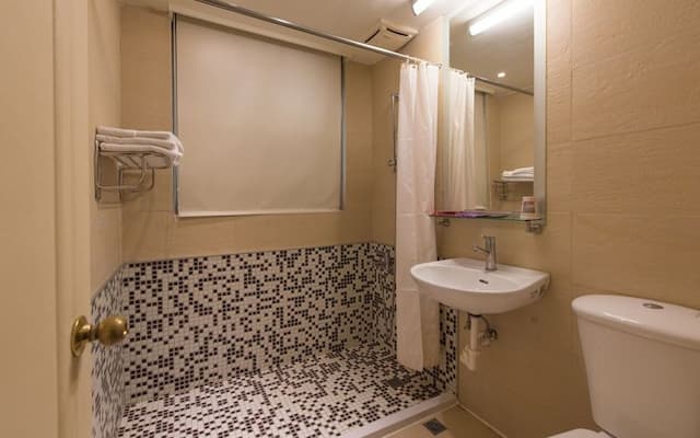 台中歐風商旅-商務四人房兩大床(有餐)-2