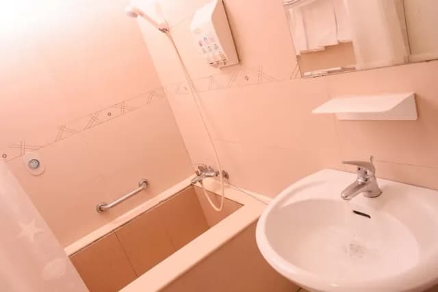 奇異果快捷旅店-中正店｜ 近柳川水岸步道、中華路夜市-親子四人房-6