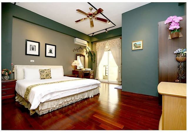 201雙人套房(特大床)