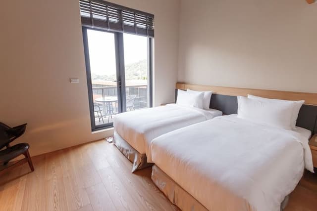 Jien Mount Villas-Family Room with Mountain View-1