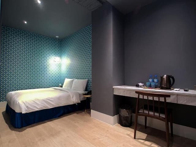 華利大旅社-標準雙人房－無窗-2