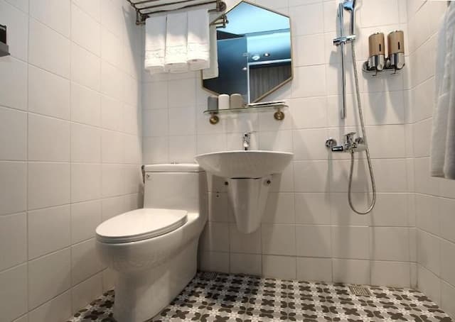 華利大旅社-高級三人間帶淋浴-6