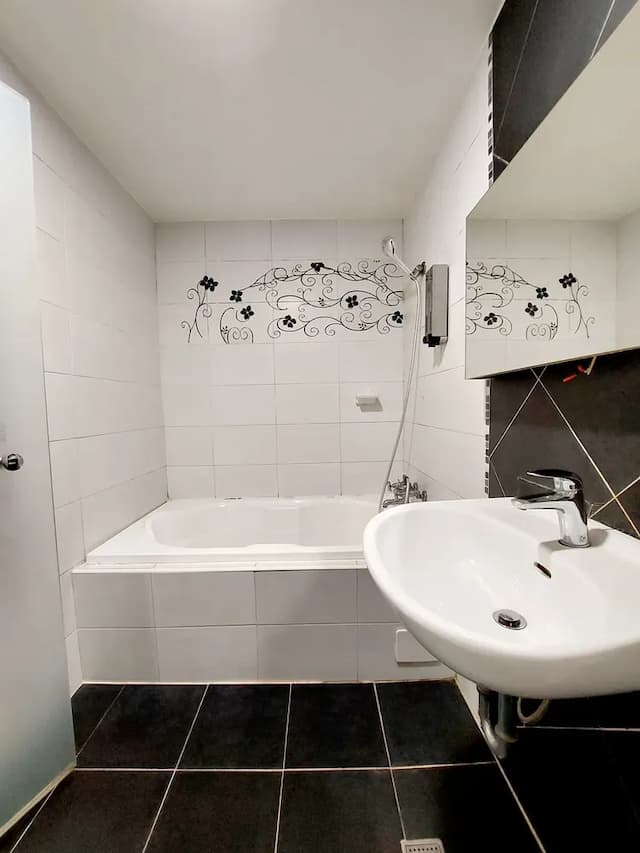 日光河堤時尚旅店｜近高雄音樂中心-舒適雙人房(圓床)-4