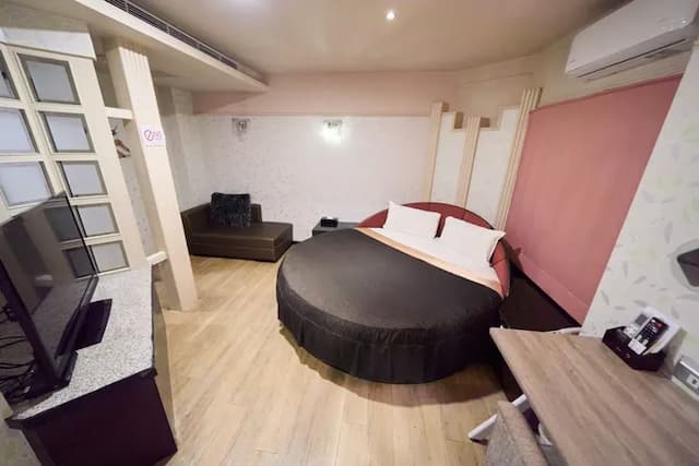 日光河堤時尚旅店｜近高雄音樂中心-舒適雙人房(圓床)-2