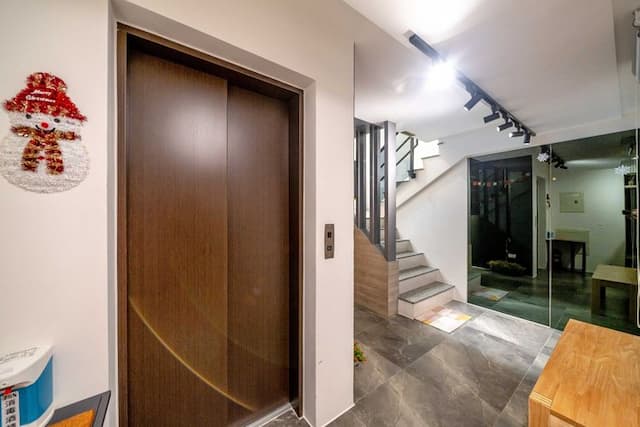 宜蘭高人氣電梯包棟民宿 | KTV&85吋大螢幕&電動麻將&按摩椅&dyson吹風機 |-302四人房-訂房後請主動與我們聯繫（訂房前務必先看過住宿規定，說明在照片裡，自行入住）-8