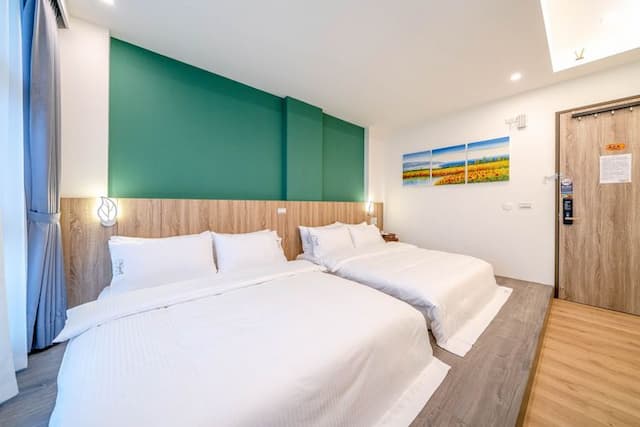 宜蘭高人氣電梯包棟民宿 | KTV&85吋大螢幕&電動麻將&按摩椅&dyson吹風機 |-302四人房-訂房後請主動與我們聯繫（訂房前務必先看過住宿規定，說明在照片裡，自行入住）-4