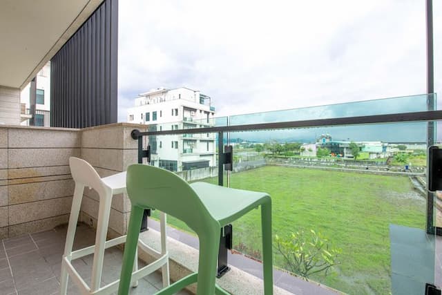 宜蘭高人氣電梯包棟民宿 | KTV&85吋大螢幕&電動麻將&按摩椅&dyson吹風機 |-302四人房-訂房後請主動與我們聯繫（訂房前務必先看過住宿規定，說明在照片裡，自行入住）-7