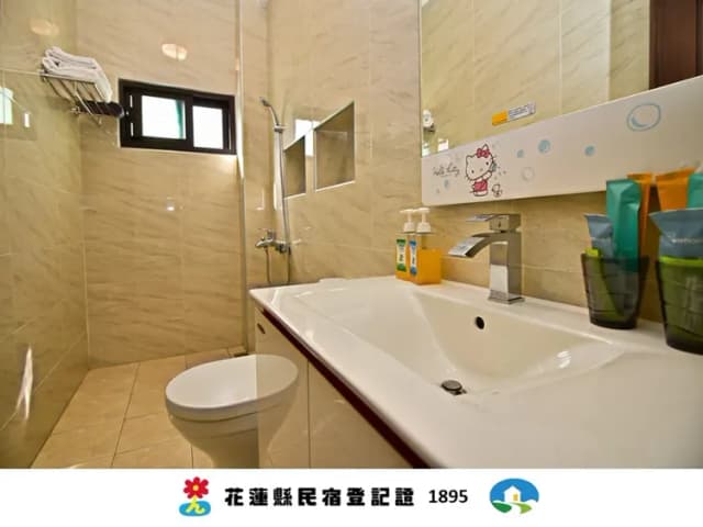 JOYFUL B&B-Double Room (balcony)-1 King Bed-5