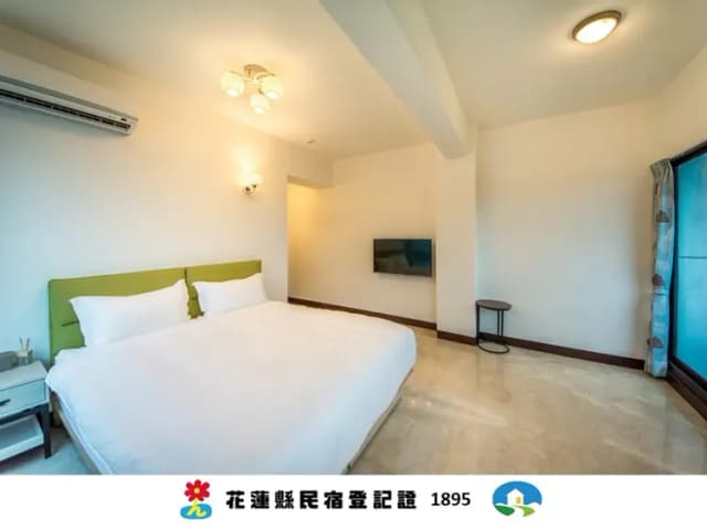 JOYFUL B&B-Double Room (balcony)-1 King Bed-1