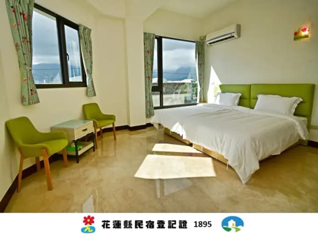JOYFUL B&B-Double Room (balcony)-1 King Bed-2