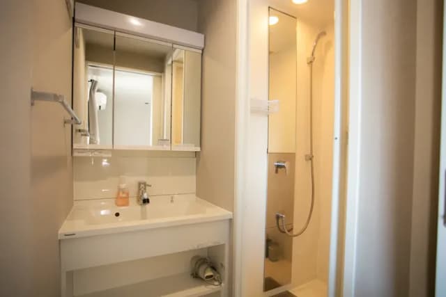 2階、3階には、それぞれ洗面所とシャワールームがございます。