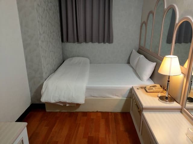 客來思樂行旅-經濟雙人房 (無窗)-2