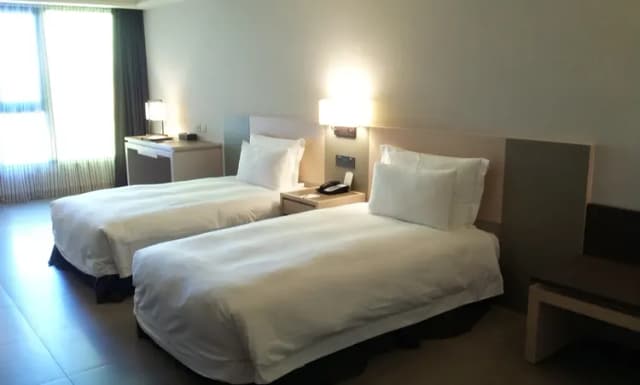 福容大飯店 麗寶樂園-精緻雙人房 (無障礙廁所) -含早餐-2