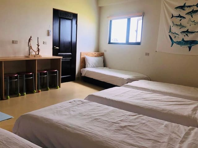 Blue Ocean Diving Homestay-Six-person sea-view suite: accommodation for two nights (inclusive) or more is accepted-2