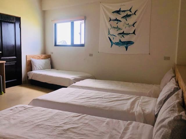 Blue Ocean Diving Homestay-Six-person sea-view suite: accommodation for two nights (inclusive) or more is accepted-1