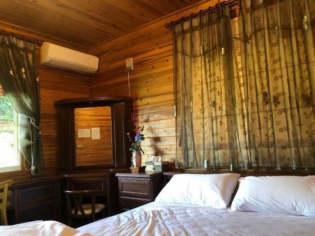 倚月觀荷民宿（可包棟）｜烤肉區、停車場-包棟小木屋-6