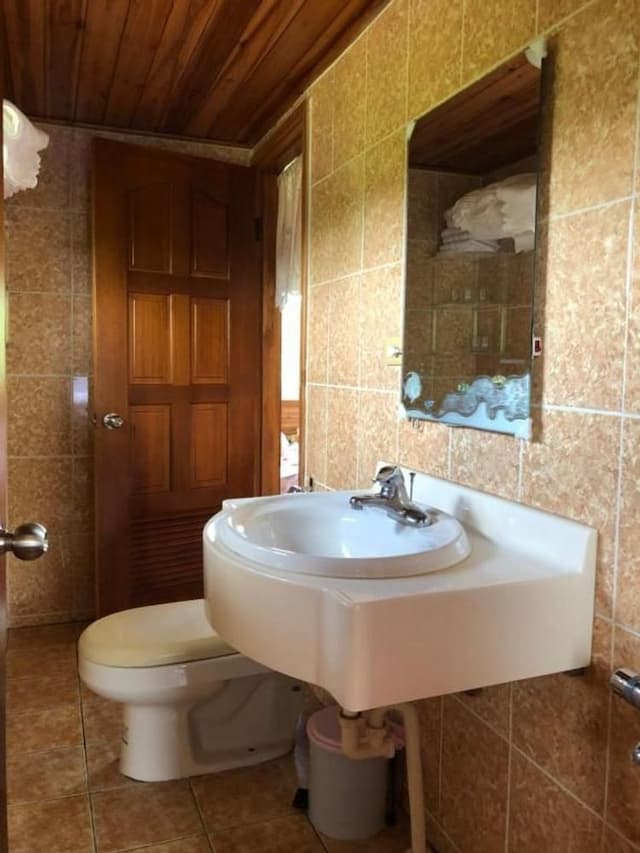 倚月觀荷民宿（可包棟）｜烤肉區、停車場-包棟小木屋-7