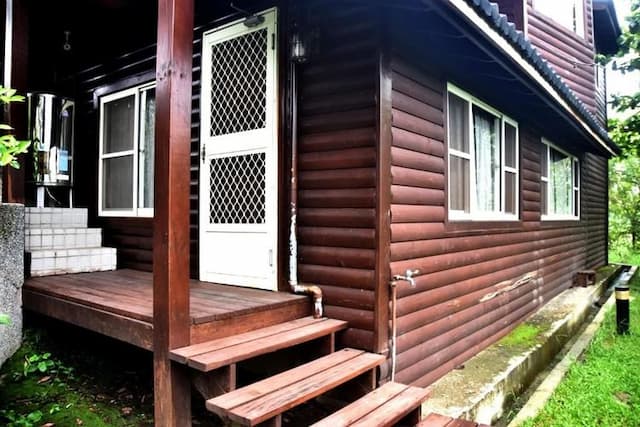 倚月觀荷民宿（可包棟）｜烤肉區、停車場-包棟小木屋-5