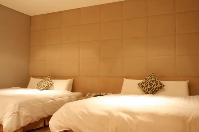 台中日光溫泉會館-生活館 豪華四人房｜一泊一食-1