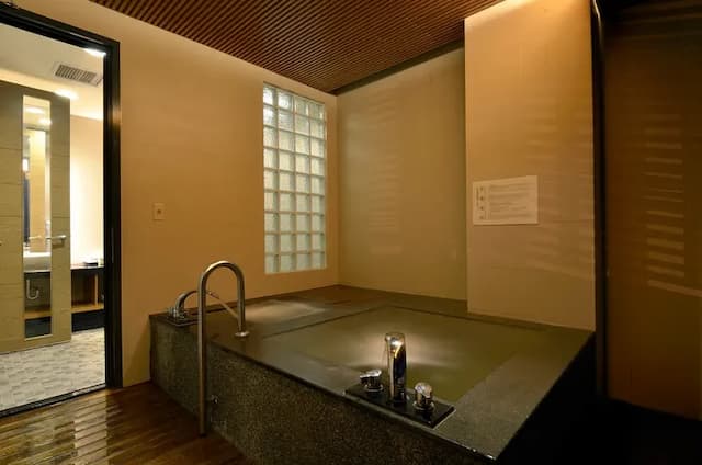 台中日光溫泉會館-生活館 豪華四人房｜一泊一食-6