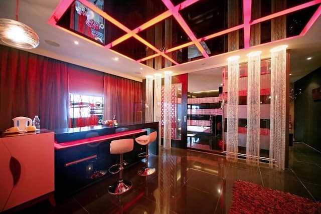 風緻主題精品汽車旅館 | 南台中首選寵物友善旅館-豪華雙人房-禁菸【 21：00 後入住 】-6