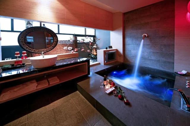 風緻主題精品汽車旅館 | 南台中首選寵物友善旅館-高級雙人房-禁菸【 21：00 後入住 】-1