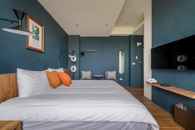 Chill Style Inn-King Room with Balcony-5