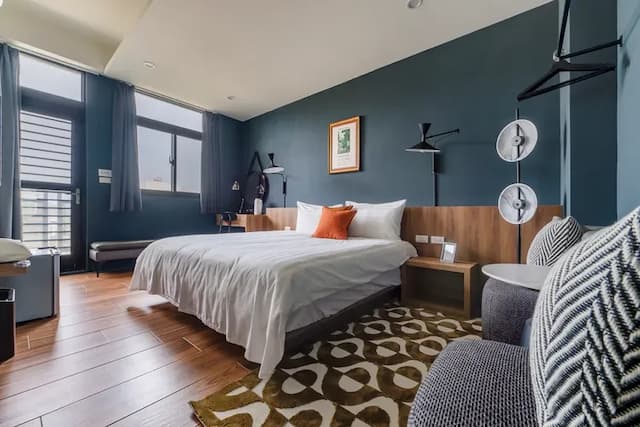 Chill Style Inn-King Room with Balcony-1