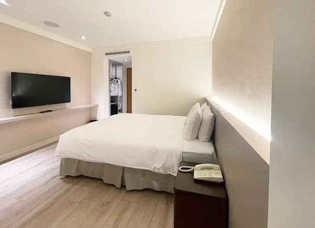 台南大飯店｜贈送小點心-經典雙人房（1大床）-含早餐-3