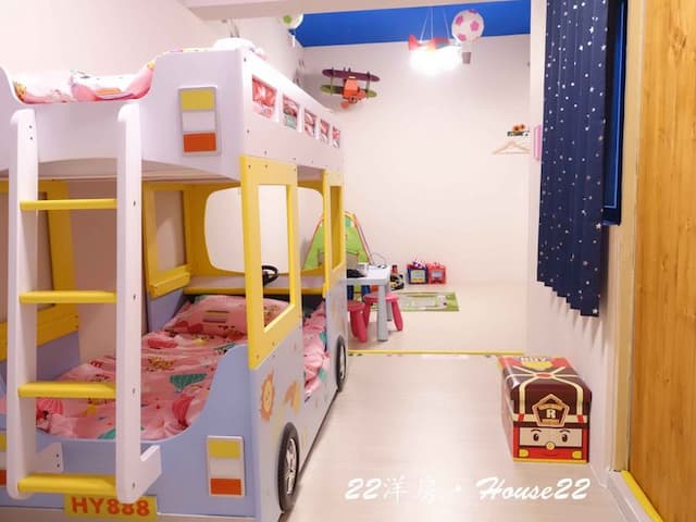 House 22-101 Starbucks parent-child room-6