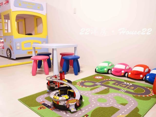 House 22-101 Starbucks parent-child room-7